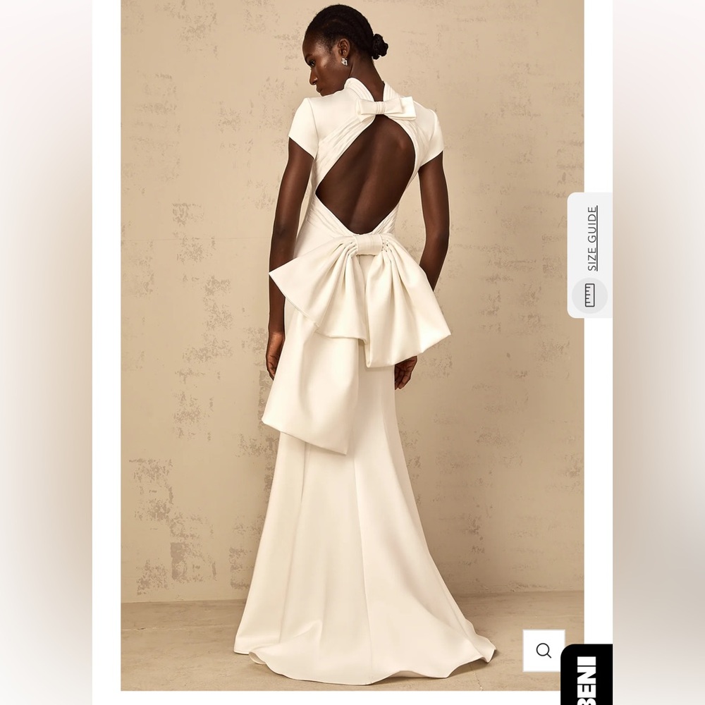 Elegant White Open-Back Gown Bow Statement